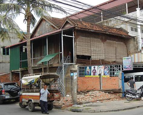 Old wooden house in Phnom Penh