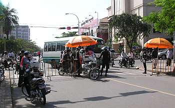Police blocking (some) vehicle traffic