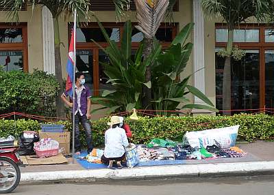 Sidewalk vendor