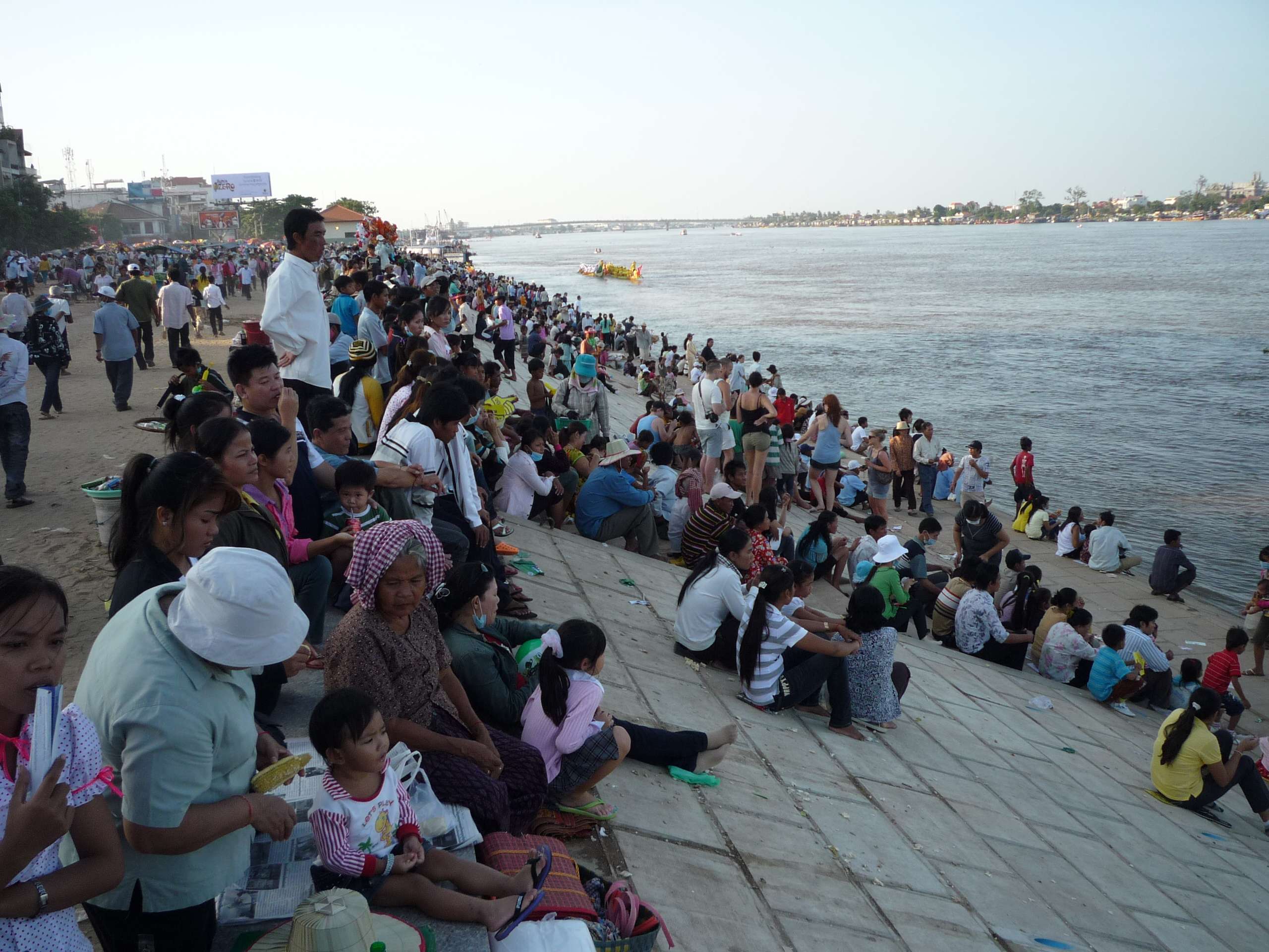 Spectators on the river bank