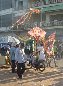 Selling kites and balloons