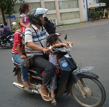 A family cruising near the palace
