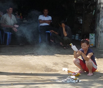 Burning offerings to the ancestors