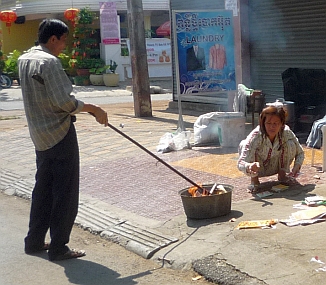 Burning offerings to the ancestors