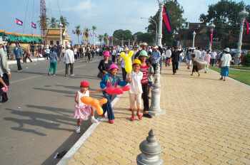 A family with festival balloons