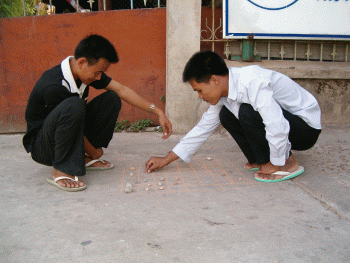 Improvised chess on the street