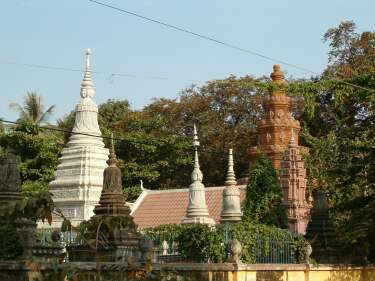 Stupas in the courtyard of a wat