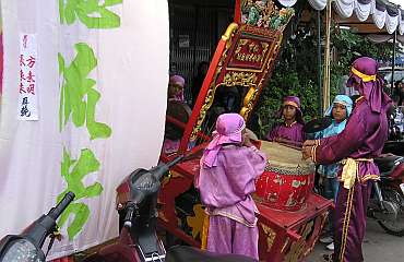 Musicians at Chinese funeral