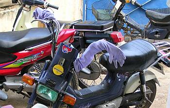 Motorcycle gloves