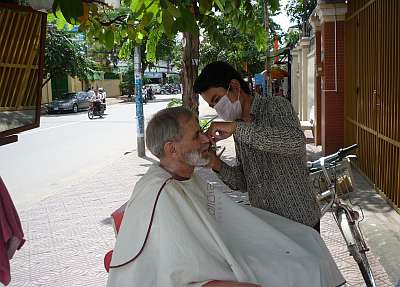 Charlie Dittmeier getting a haircut