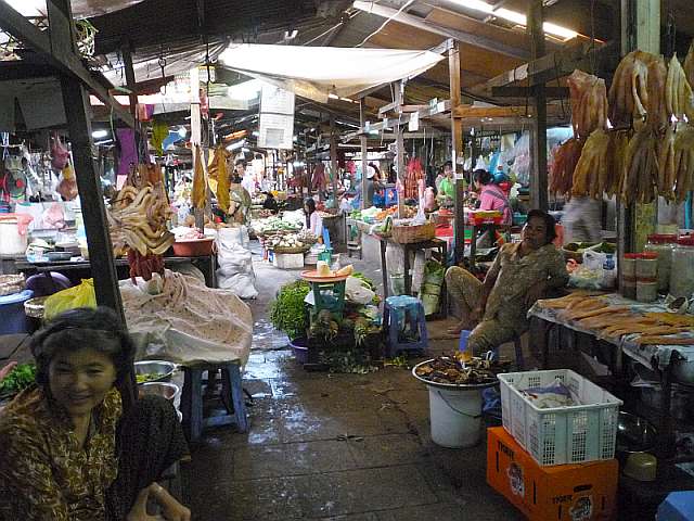 Market at Tuol Tum Pung