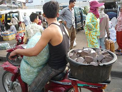 Load of tofu on a motorcycle