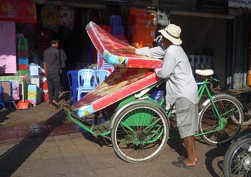 Loading a cyclo