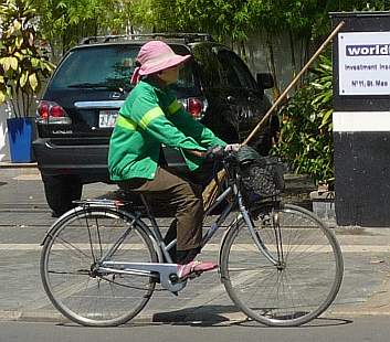 Centri street sweeper