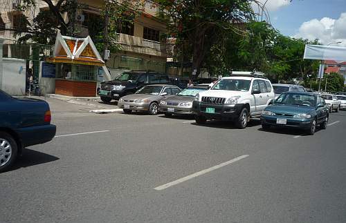 Cars quadruple parked in Phnom Penh