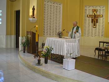 Fr. Bob Wynne presiding