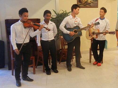 Hotel student musicians