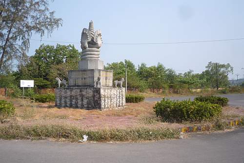 Statue as road marker