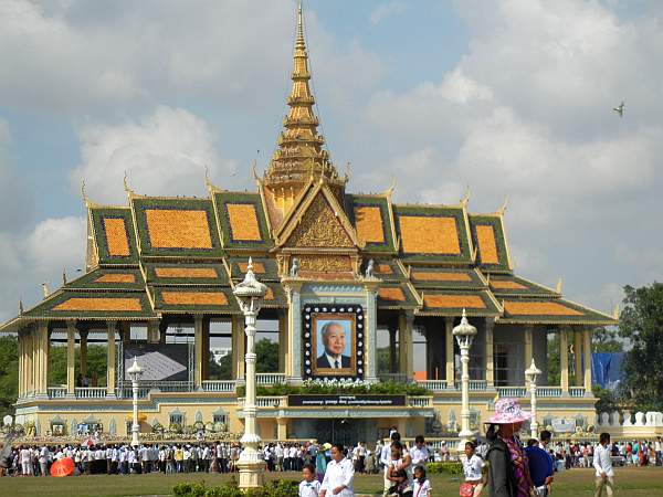 Mourners at the Royal Palace