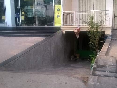 Difficult basketball court
