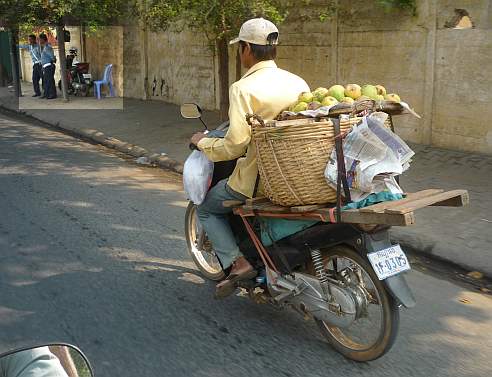 Selling mangoes on the street