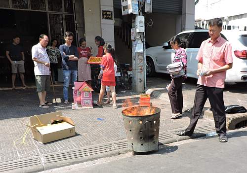 Family burning offerings