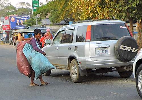 Man collecting recyclable trash