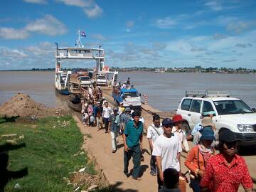Ferry crossing on way to Svay Rieng