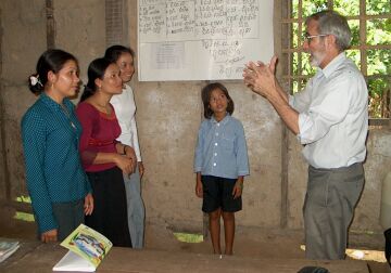 Students talking with Charlie