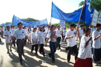dEAF PEOPle marching in street