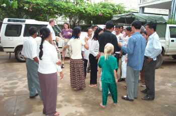 Deaf people from Sihanoukville arrive in Phnom Penh