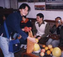 Serving oranges and pomelo to us