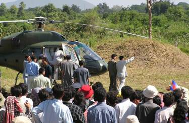 Hun Sen leaving in helicopter