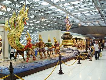 Large statue in Bangkok airport