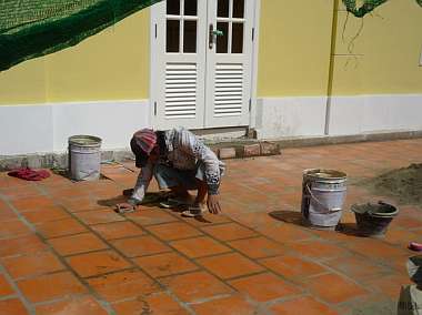 Laying a tile walkway