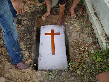 The coffin in the grave