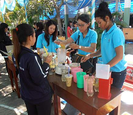 Mixing fruit drinks