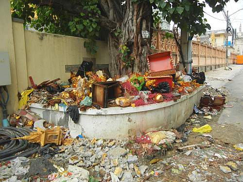 Trash outside a wat