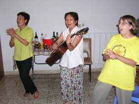Doy, Ayan, and Lisa lead the singing