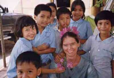 Patty La Mothe and students