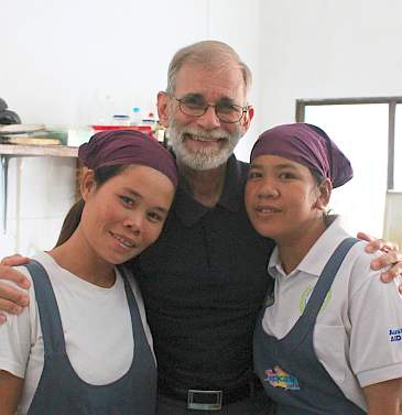 Charlie Dittmeier with two deaf women