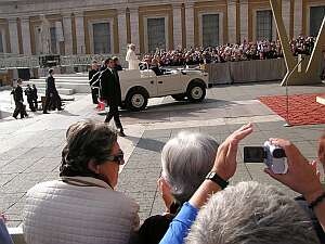 Pope arriving for the audience