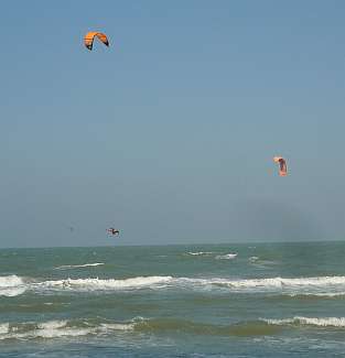 Kite boarding in the Gulf of Thailand