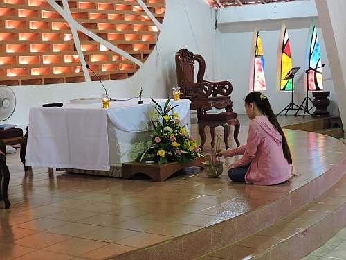 Lighting incense before the liturgy
