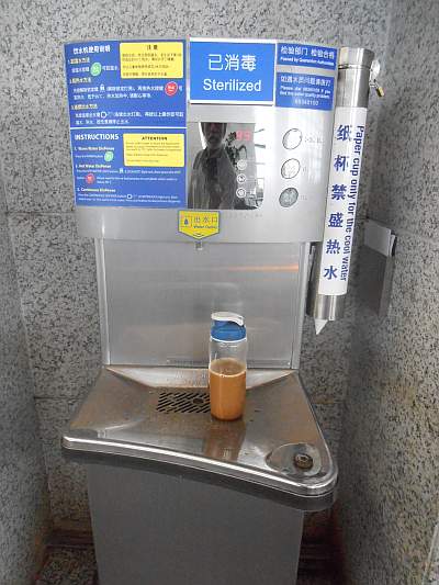 Hot water dispenser